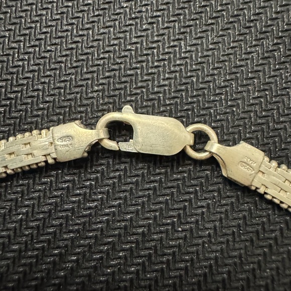 Vintage Solid Italian Sterling Silver Chevron Necklace - Picture 4 of 4